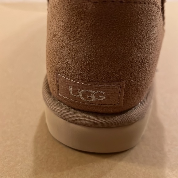 UGG® Beachwood & Goldtone Burst Classic
Short Suede Boot - Picture 8 of 11